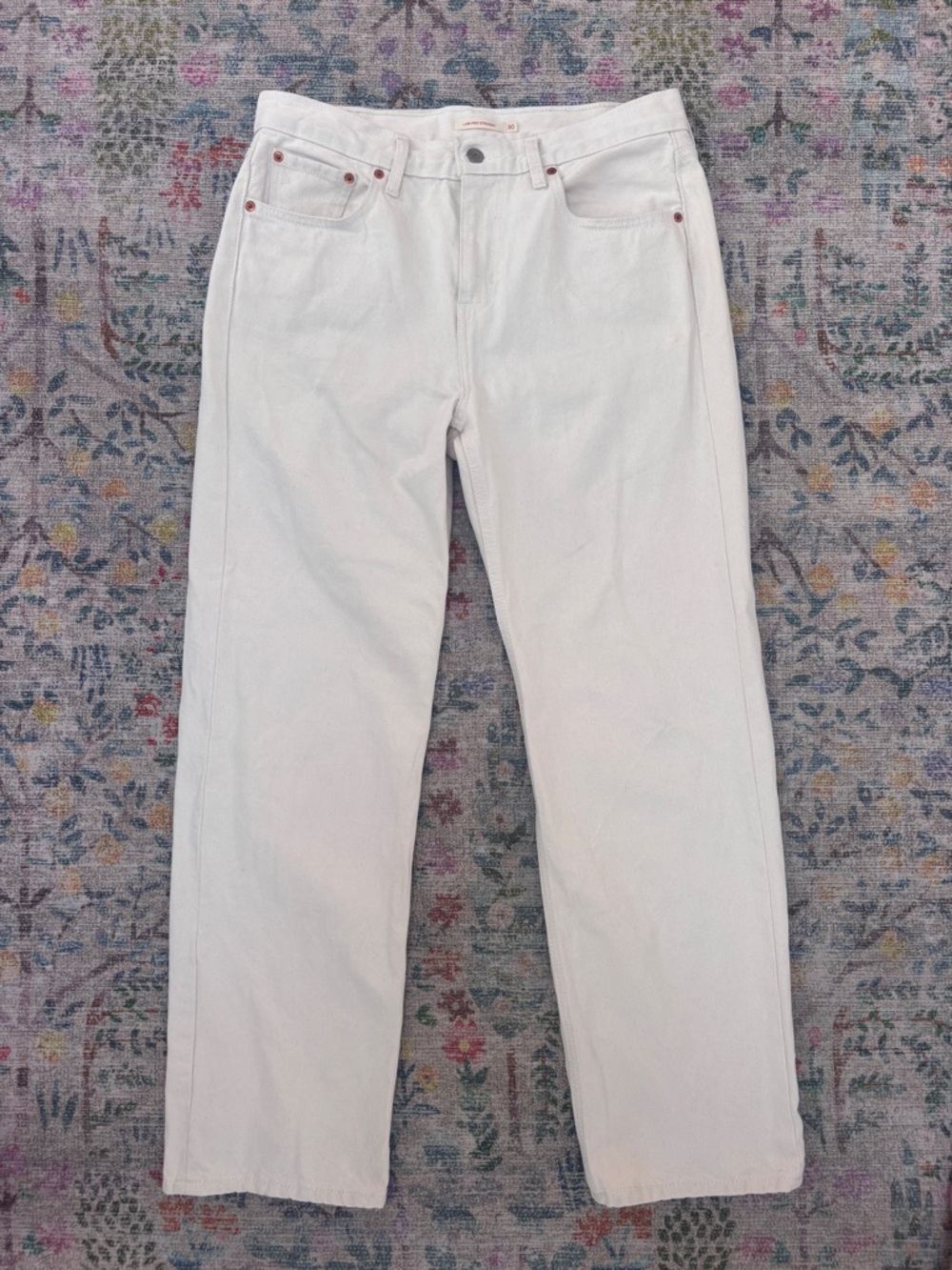 Levis Low Pro Straight-Leg Jeans in Off White/Beige